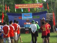 Ban Công an xã Quế Xuân 2 tổ chức giải bóng đá mi ni lần thứ nhất  năm 2013. 